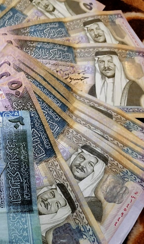 أب أردني يمنع زوج ابنته من إغراقها بالديون والقروض