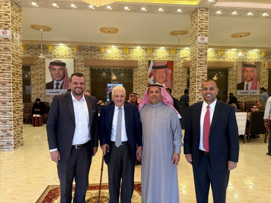 الدكتور خلف الحماد يقيم مأدبة غداء احتفاءً بحصول نجله العقيد نادر على الدكتوراه بالإعلام...صور