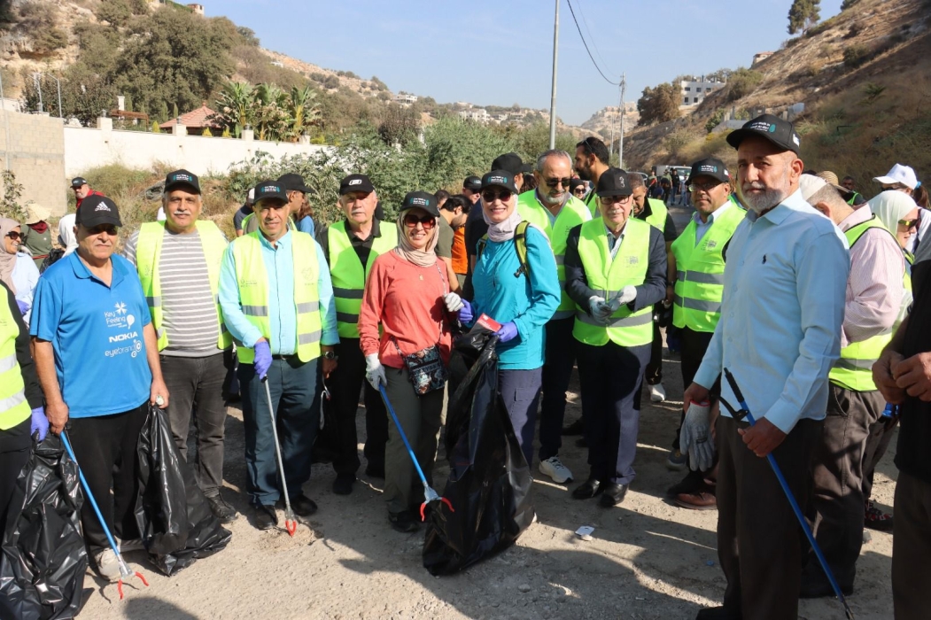 طن ونصف من النفايات في ساعة واحدة فقط!...صور