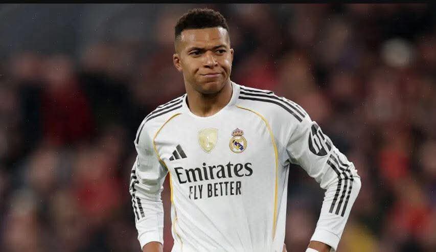 مبابي في أزمة مع جماهير ناديه