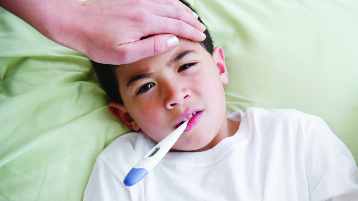 ضعف الأطفال بعد الحمى الفيروسية.. طبيعي ومؤقت مع خطوات للتعافي السريع