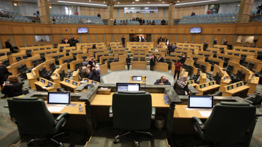 نواب: زيادة رواتب القطاع العام ضرورة عاجلة لتحفيز الاقتصاد ورفض الموازنة دونها