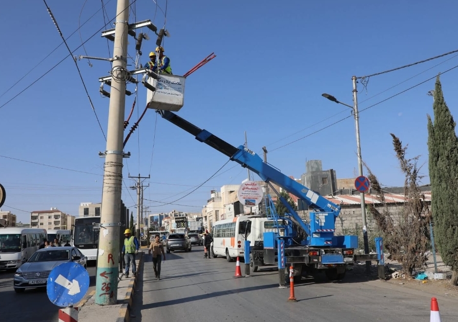 كهرباء إربد تركّب محولات بتقنية الكهرباء الحية دون فصل التيار