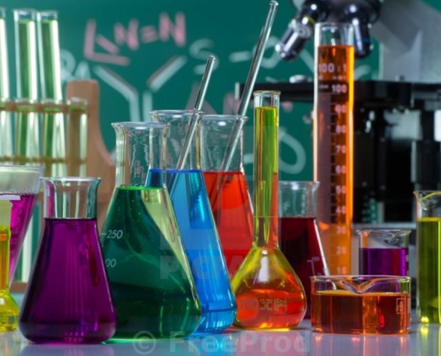 إصابات لطلبة ومعلمين بتسرب مادة كيميائية في مدرسة خاصة في عمان