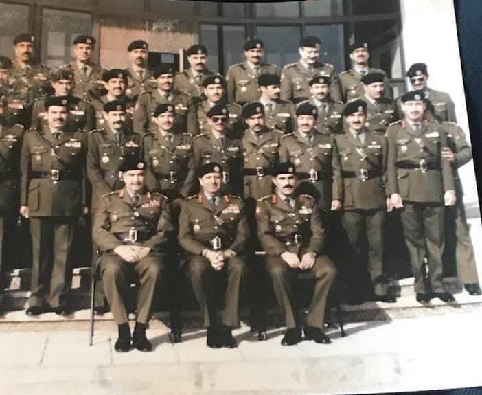 صورة من ذاكرة الجيش العربي عام 1988 توثّق هيئة التعليم في كلية القيادة والأركان الملكية الأردنية