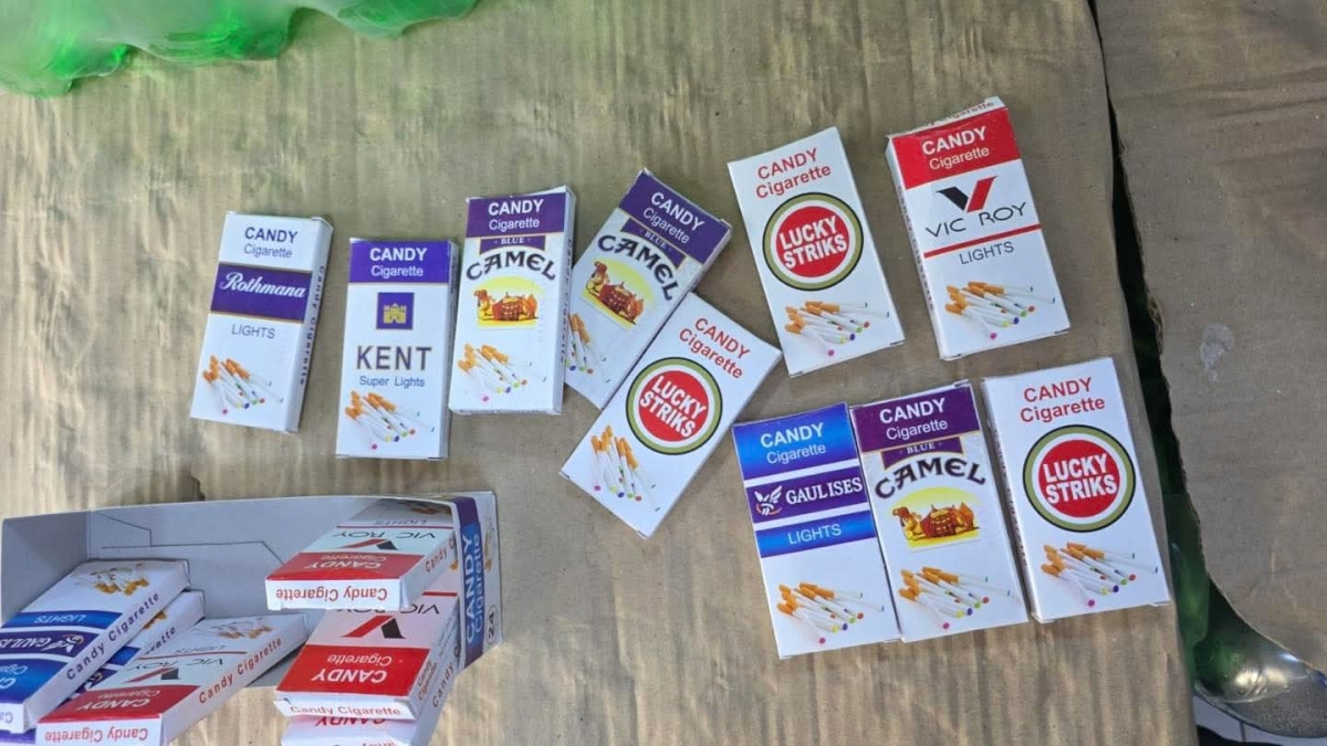 إغلاق سوبر ماركت بعد ضبط علكة مخالفة على شكل سجائر في الرصيفة