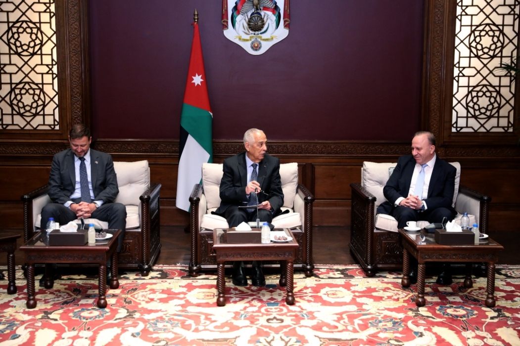 رئيس الديوان الملكي يلتقي مدير وأعضاء إدارة الأونروا في الأردن