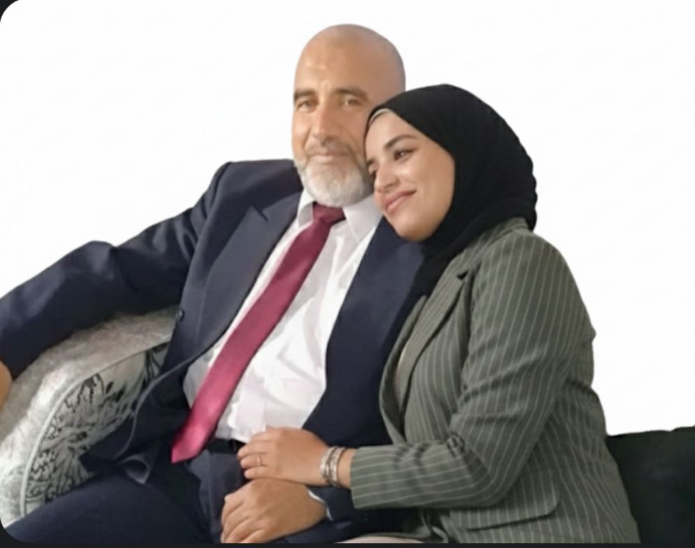 أَبِي… ظِلِّي حِينَ تَبْهَتُ الأَيَّامُ