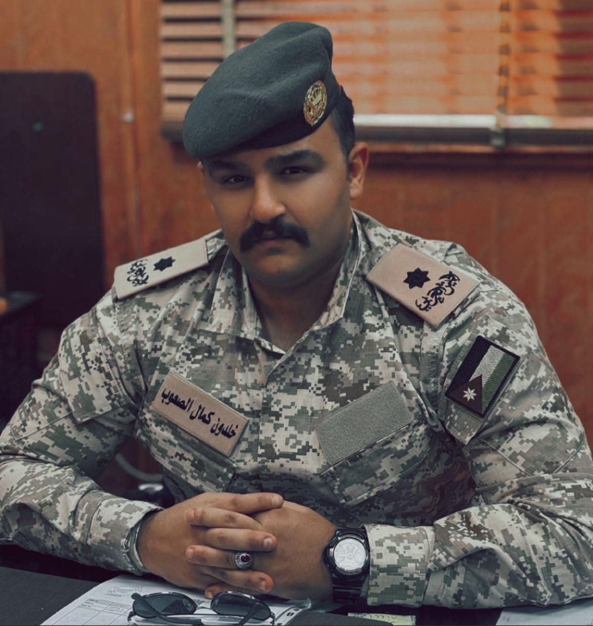 الحماد يهنئ الملازم خلدون كمال الصعوب بمناسبة الترفيع