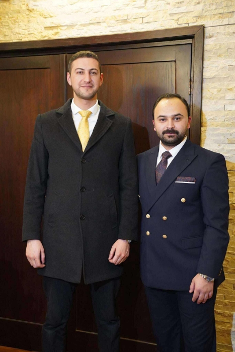 الإعلامي عبدالله المومني يهنّئ عبدالملك بنَيلِه الدكتوراه بامتياز