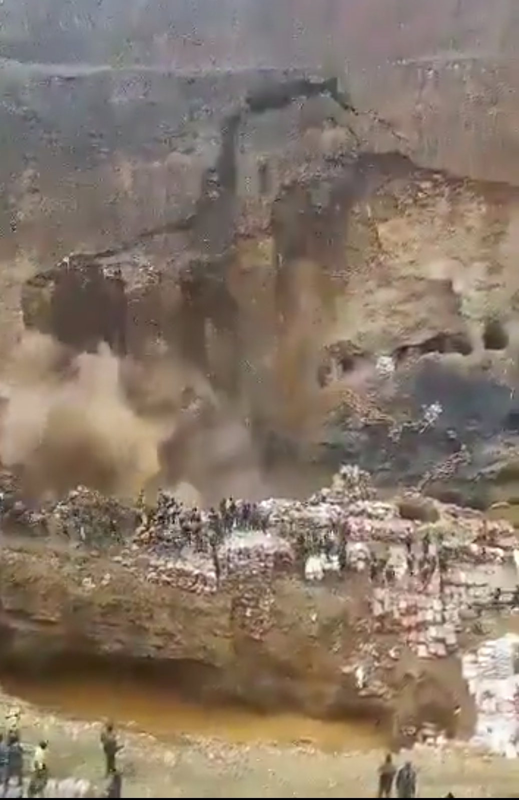 اكثر من 100 قتيل في انهيار منجم ذهب جنوب الكونغو