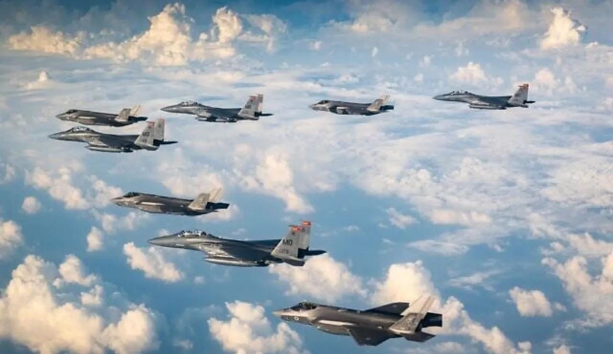 تحليق إسرائيلي كثيف فوق حمص بعد جولة نتنياهو في الجنوب السوري ودمشق تدين: انتهاك خطير للسيادة