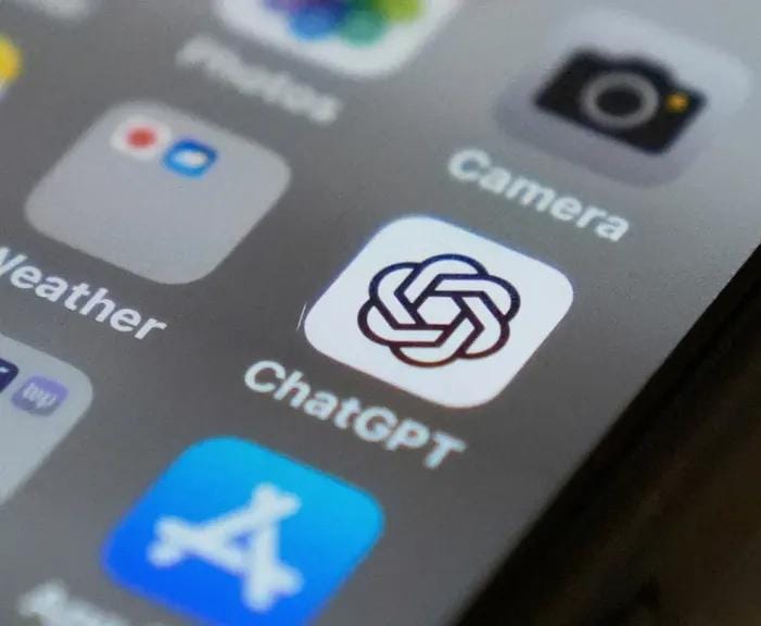 شات جي بي تي يدخل عالم المحادثات الجماعية ويطلق أدوات متقدمة للمعلمين