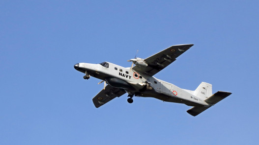 تحطم طائرة هندية خلال عرض بمعرض دبي للطيران