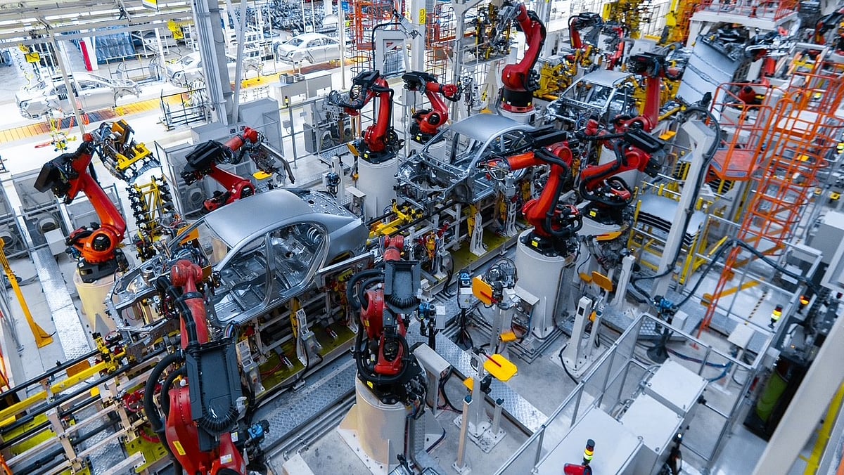 تقرير عالمي: قفزة في مبيعات السيارات الكهربائية تغيّر ملامح الصناعة