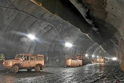 مقتل شخصين وفقدان ثالث في حادث انهيار نفق بمنجم شمال غربي إسبانيا