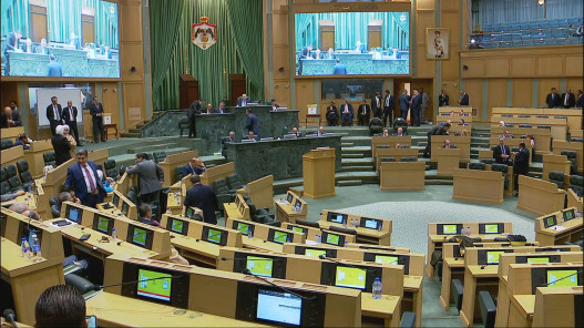 بدء الجلسة الخامسة للنواب.. عقود التأمين والغاز و9 مشاريع أخرى على طاولتهم