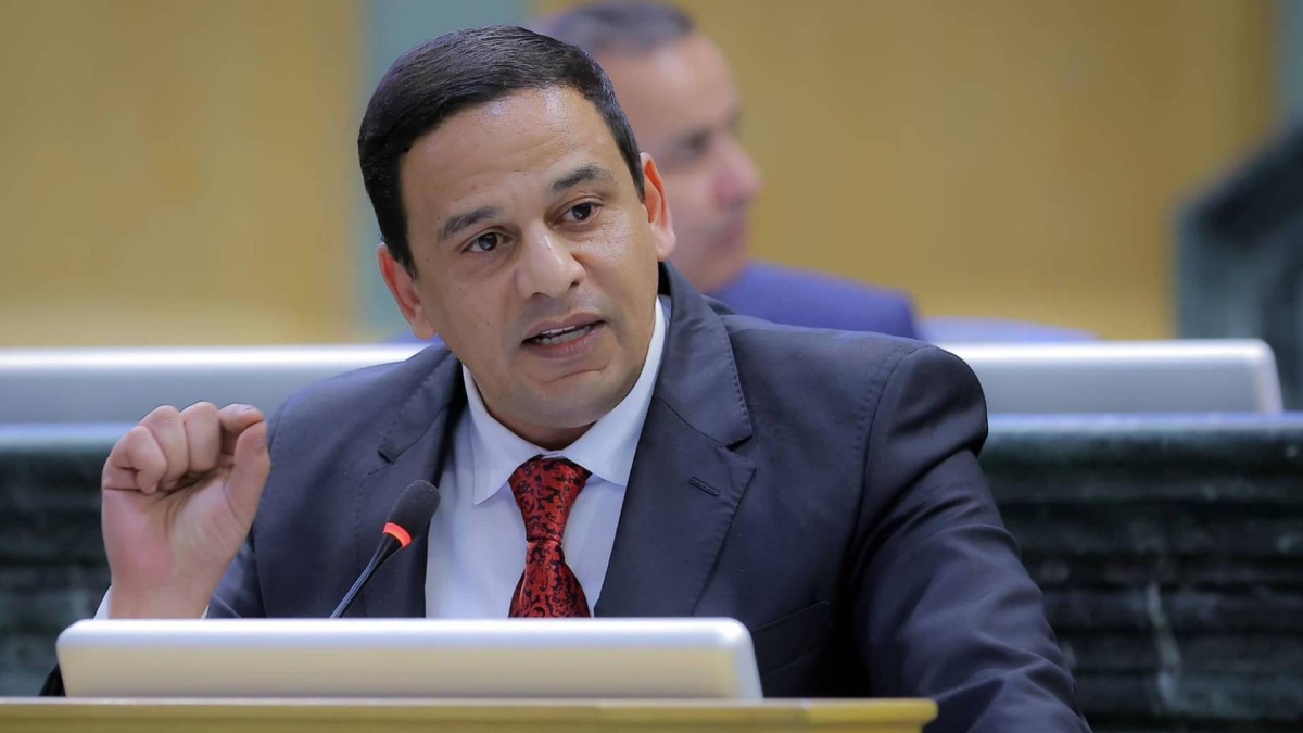 النائب أبو هنية يطالب الحكومة بتحديث القوانين لدعم الاقتصاد الرقمي