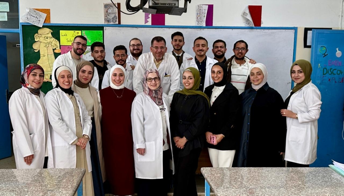 صيدلة فيلادلفيا تقيم محاضرة توعوية في مدرسة في الحصن