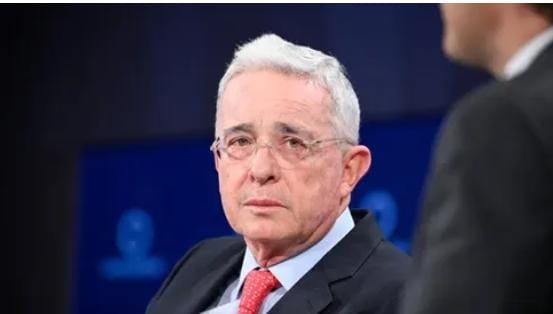 الحكم بالسجن 28 عاما على شقيق الرئيس الكولومبي السابق ألفارو أوريبي بتهم القتل والتآمر