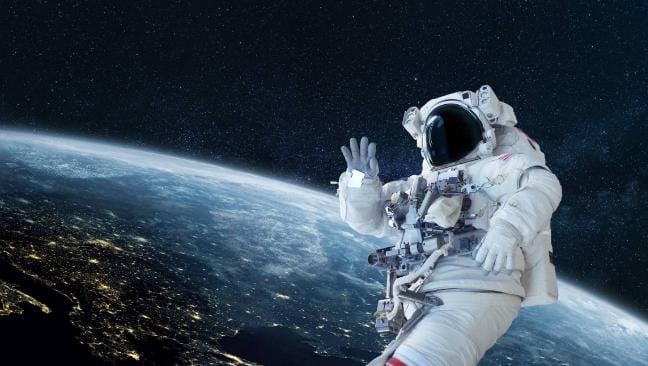 ينتهي في 15 ثانية.. ماذا يحدث لرائد الفضاء إذا خرج دون بدلة؟