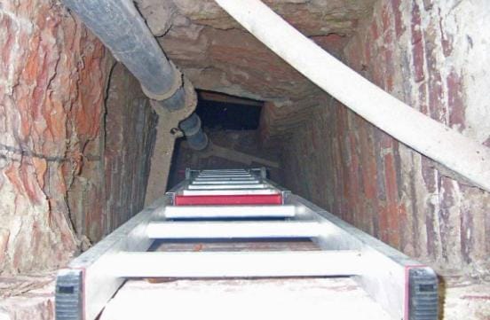 منزل يخفي ممرات سرية… شبكة أنفاق تحت منزل قديم