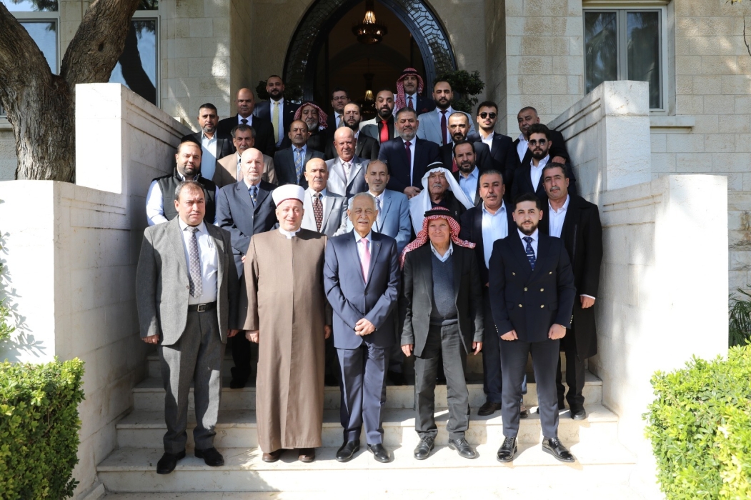 العيسوي خلال لقائه فعاليات مجتمعية ومؤسسات مجتمع مدني..صور