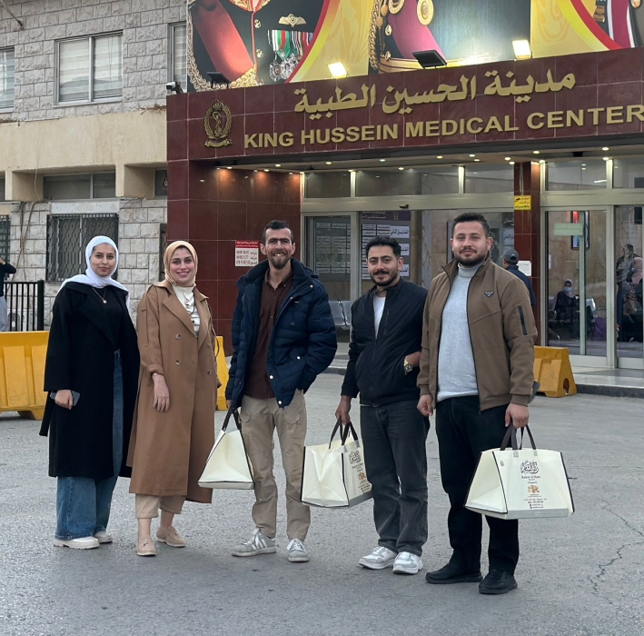 مجلس طلبة جامعة جرش يطمئن على مصابي المداهمة الأمنية في الرمثا