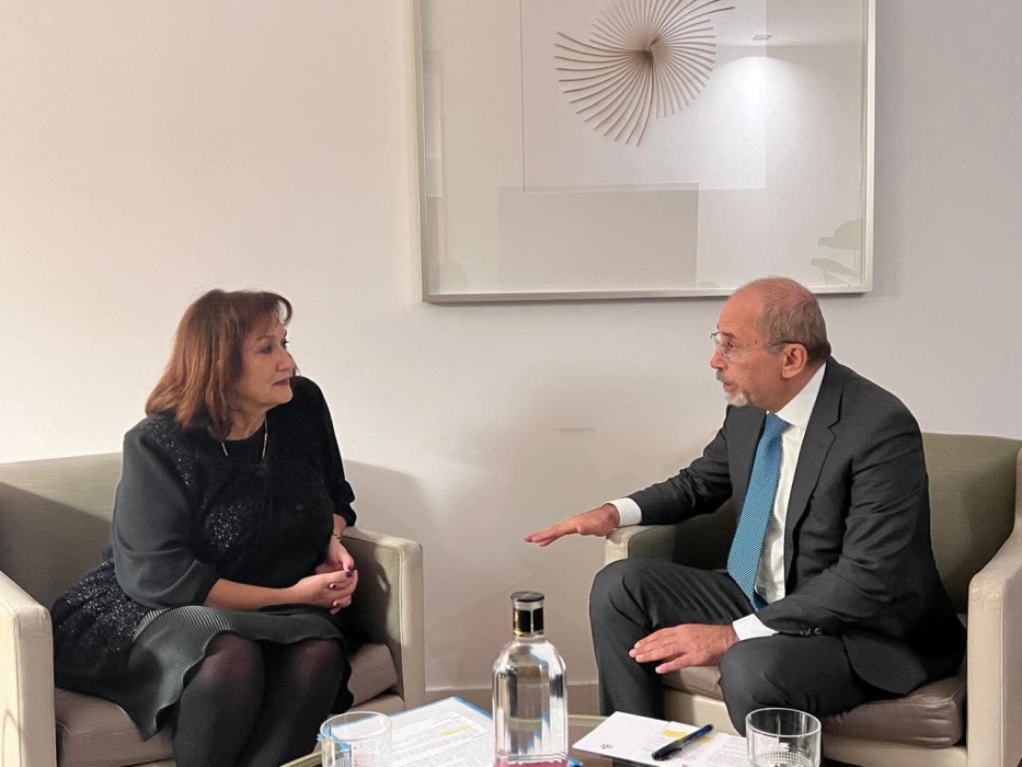 الصفدي يلتقي المفوضة الأوروبية لشؤون المتوسط على هامش منتدى برشلونة