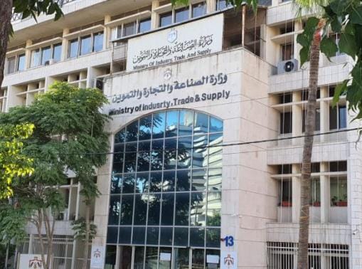الصناعة والتجارة تدعو للإبلاغ عن الشكاوى خلال الجمعة البيضاء