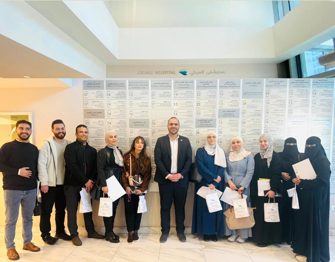 جامعة الزرقاء تنظم زيارة علمية لطلبة التمريض إلى مستشفى العبدلي