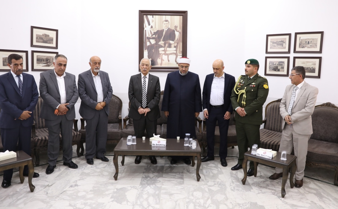 مندوبا عن الملك وولي العهد… العيسوي يعزي عشيرتي القعقاع والقرعان