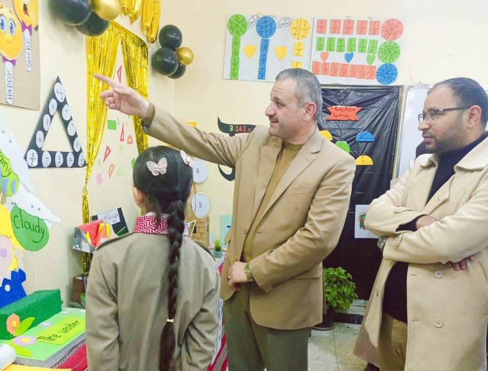 الجريري يفتتح معرض الوسائل التعليمية في مدرسة القسطل الأساسية المختلطة.