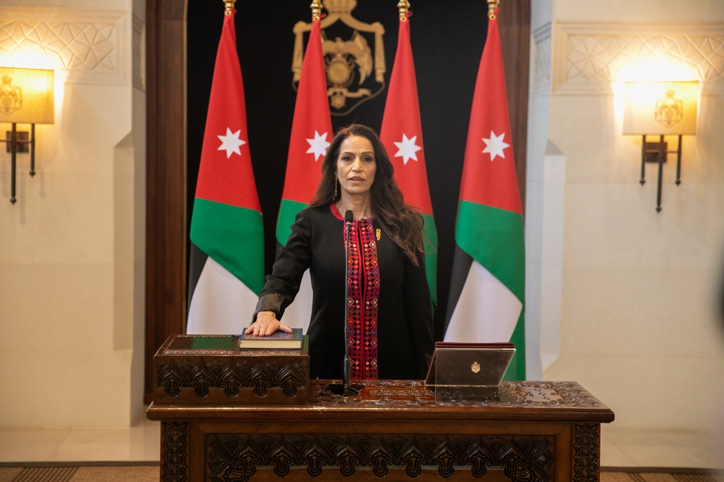 الشيخة ريما ارتيمة تهنّئ ثروت النعيمات العبادي بصدور الإرادة الملكية السامية وترفيعها إلى رتبة سفير