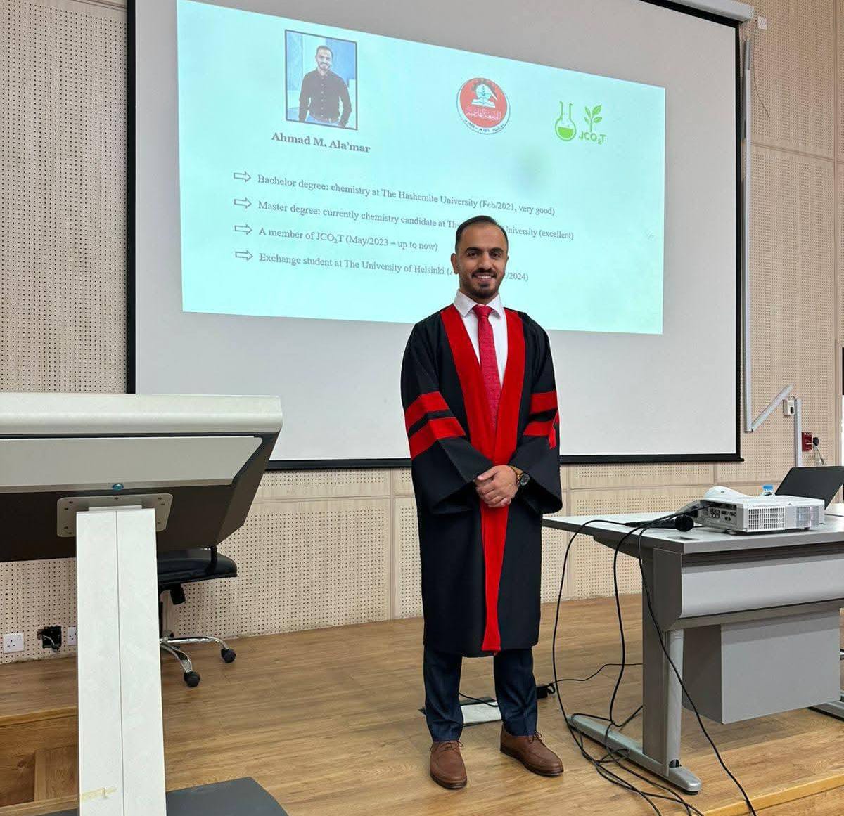 الجبور يهنّئ العقيد المتقاعد محمد العمور بتفوّق نجله أحمد في الماجستير