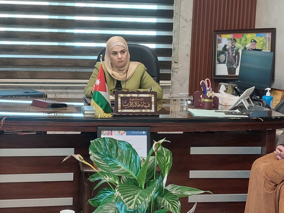 الخريشا تلتقي مدير مدرسة أم البساتين الثانوية للبنين وتتابع سير التعليم المهني التقني BTEC في المدرسة