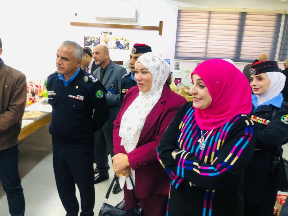 الشطناوي تفتتح المعرض البيئي في مدرسة حاتم الثانوية للبنات