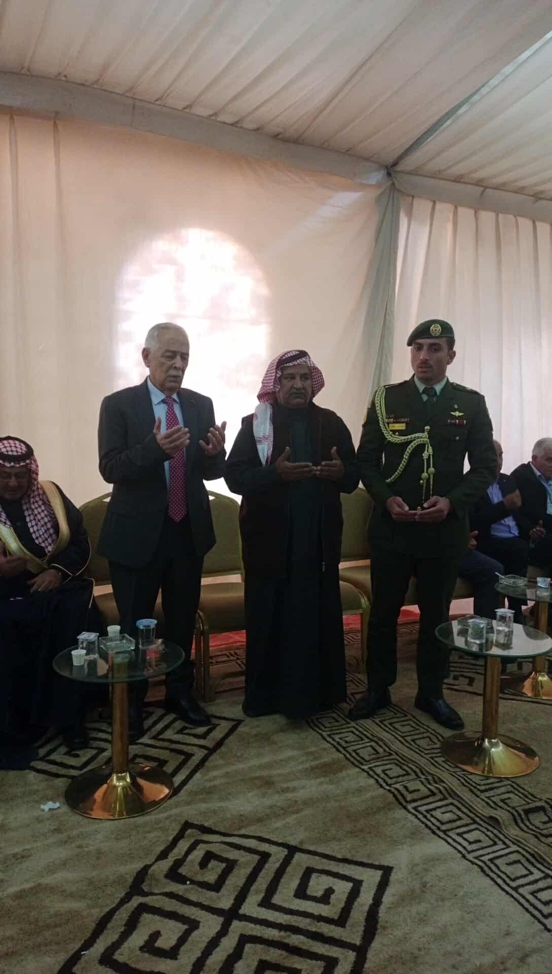 العيسوي ينقل تعازي الملك وولي العهد لقبيلة بني صخر بوفاة هيثم الزبن