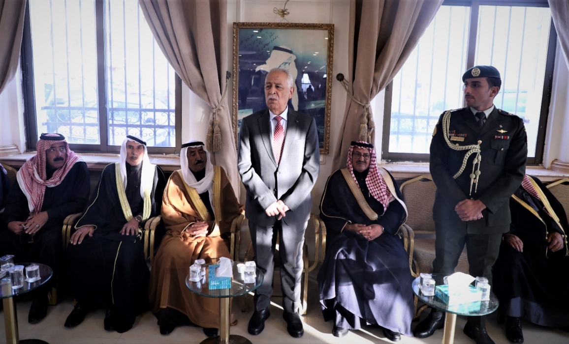 مندوبا عن الملك وولي العهد. العيسوي يعزي عشيرتي الفايز والزين...صور