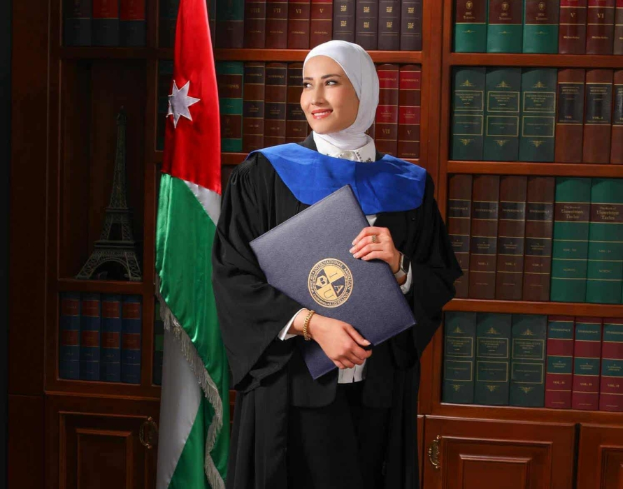 شمس المواجدة تنال على درجة الدكتوراه بتقدير امتياز