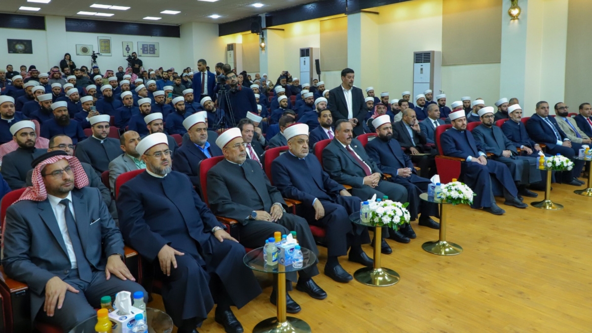 تخريج دعاة وأئمة مشاركين ببرنامجي اللغة الإنجليزية والأداء الصوتي