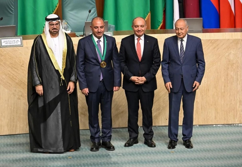 الشواربة يتسلم جائزة أفضل مدير بلدية في المدن العربية