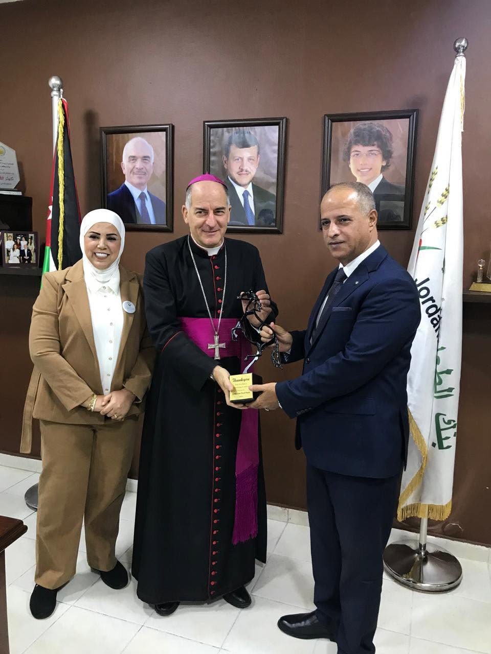 سفير الفاتيكان يزور بنك الطعام الأردني ويشيد ببرامجه الخيرية ودوره في حفظ النعمة والحد من هدر الطعام