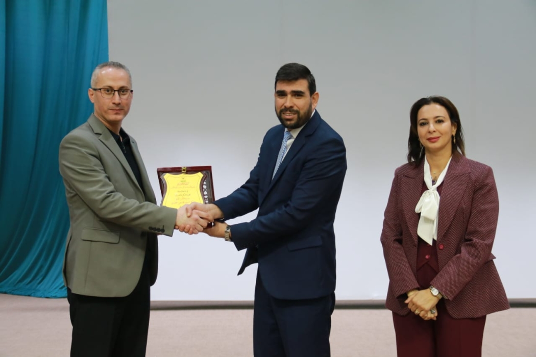 كلية الآداب بجامعة اليرموك تنظم محاضرة توعوية حول السلم المجتمعي والسلام الرقمي