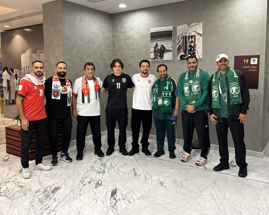 سمو ولي العهد يلتقي رابطة مشجعي المنتخبين السعودي والأردني قبيل نصف نهائي كأس العرب 2025