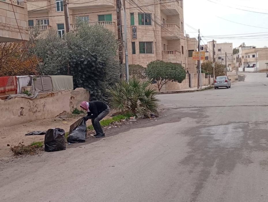 بلدية المفرق الكبرى تنفذ حملة نظافة في شارع المهندسين وحي الزهور...صور