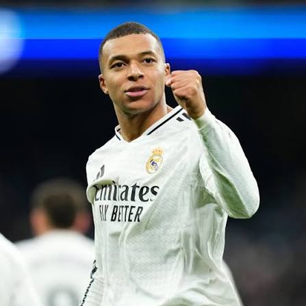 مبابي يصل إلى المغرب لدعم أشرف حكيمي ضد مالي