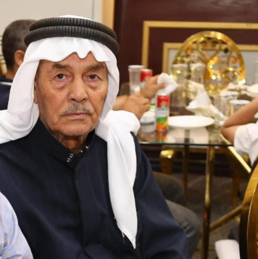 عين الباشا تتوشح بالسواد بعد وفاة الأستاذ أحمد الدسيت أبو فادي