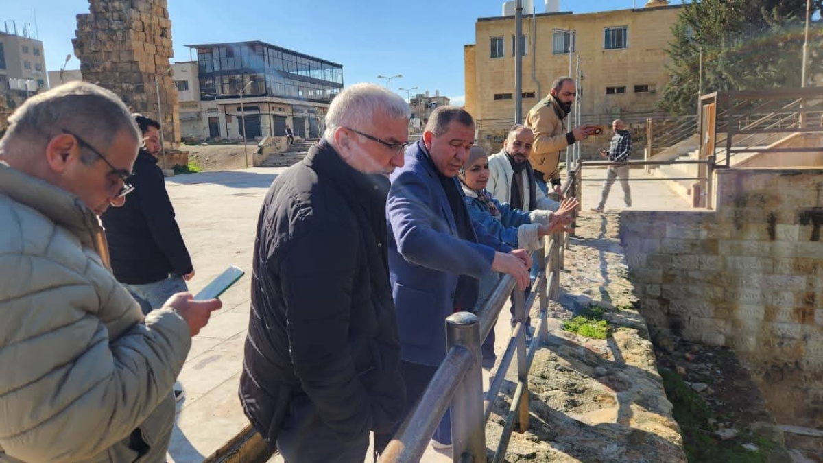 رئيس لجنة بلدية جرش الكبرى يتفقد مشاريع تطوير الحمامات الشرقية لتعزيز المسار السياحي