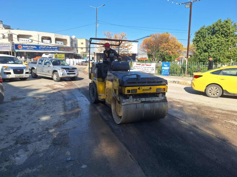 حملة واسعة لإغلاق الحفر بعد قرار إيقاف تصاريح الحفر داخل مدينة اربد ....صور